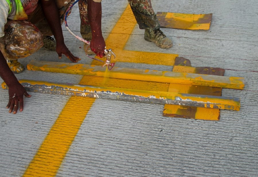 Demarcación y pavimentación en barrios de Buenaventura