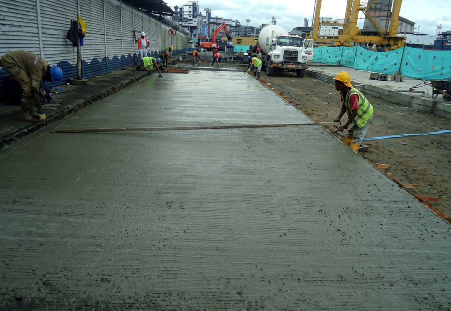 Fundición de pavimento rígido en concreto hidráulico